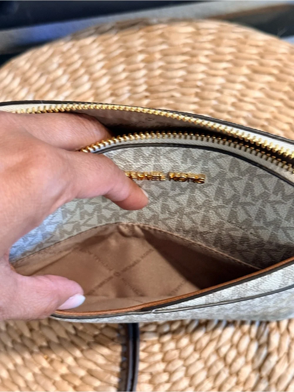 Michael Kors Cindy Dome Crossbody Vanilla Signature Logo Bag